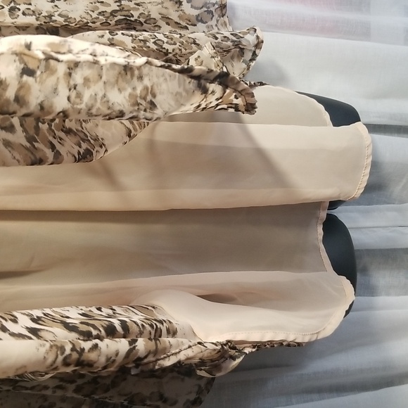 XL Butterfly winged Chiffon top - Picture 3 of 7